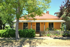 Cooma Cottage, Cooma